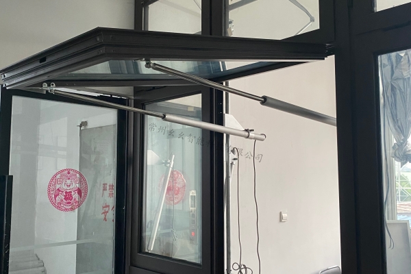 鏈條式電動開窗器與螺桿式電動開窗器的工作原理和使用的優(yōu)勢
